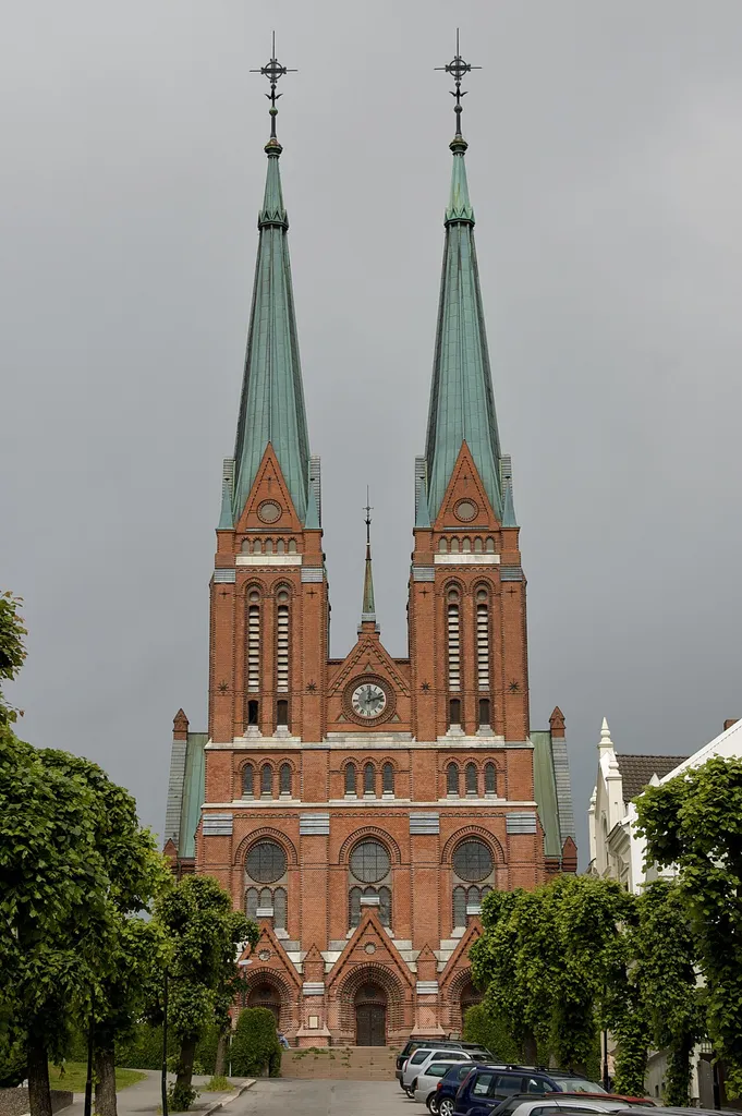 Skien kirke, main entrance