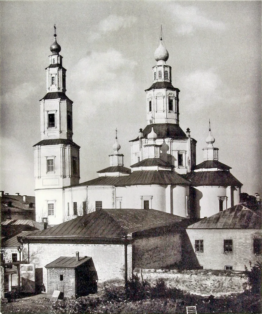 Церковь Воздвижения Креста Господня упразднённого в 1814 году Воздвиженского монастыря.