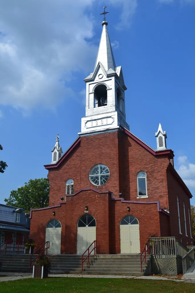 Face avant de l'église Coeur-Très-Pur-de-Marie à Plaisance, Québec.