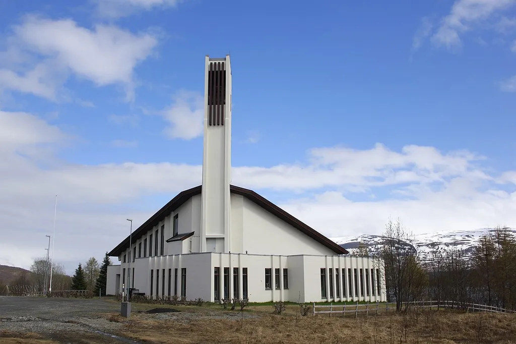 Ringvassøy kirke, Karlsøy kommune