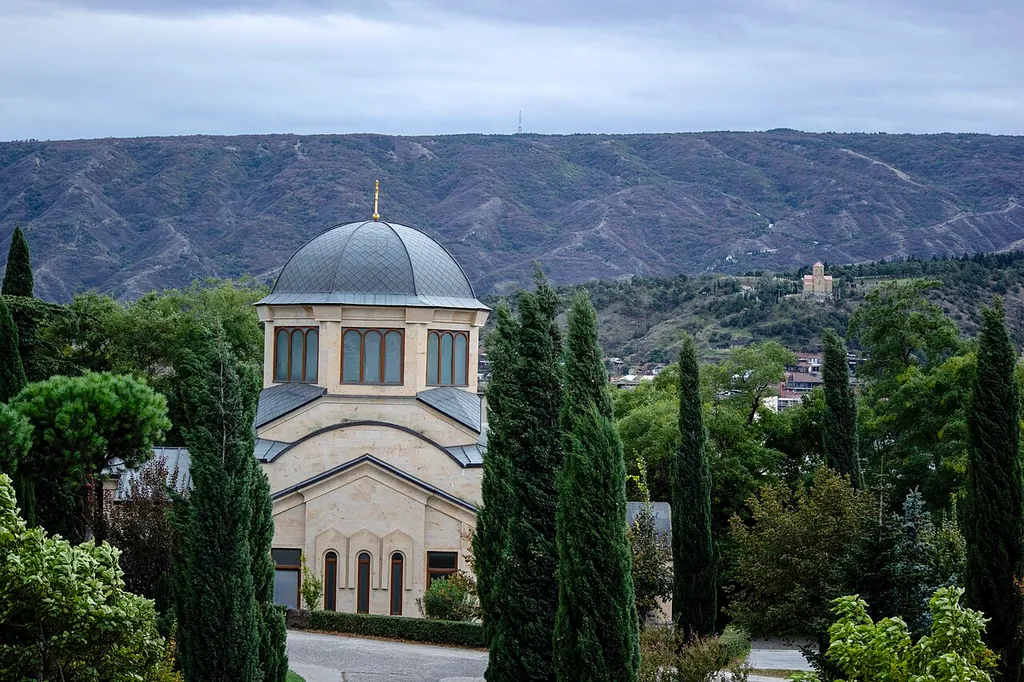 Church of the Descent of the Holy Spirit by Sameba Cathedral, Tbilisi