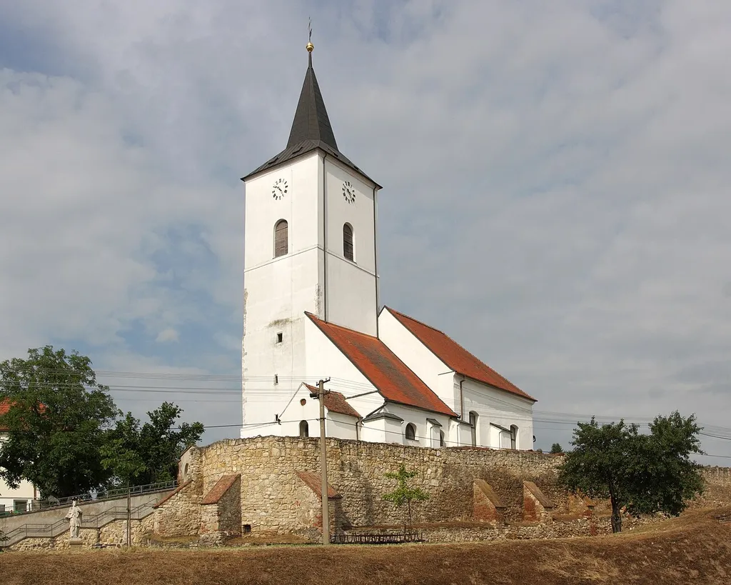 Nosislav - kostel sv. Jakuba Staršího, JZ pohled.
