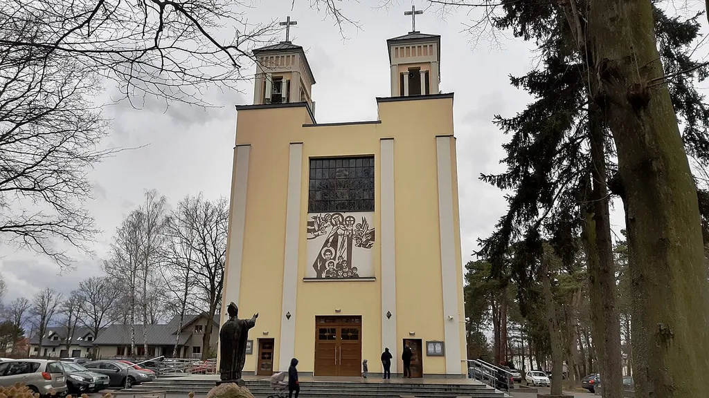 Głosków (gm. Piaseczno, pow. Piaseczno) - kościół Matki Bożej Wspomożenia Wiernych (Salezjanie)