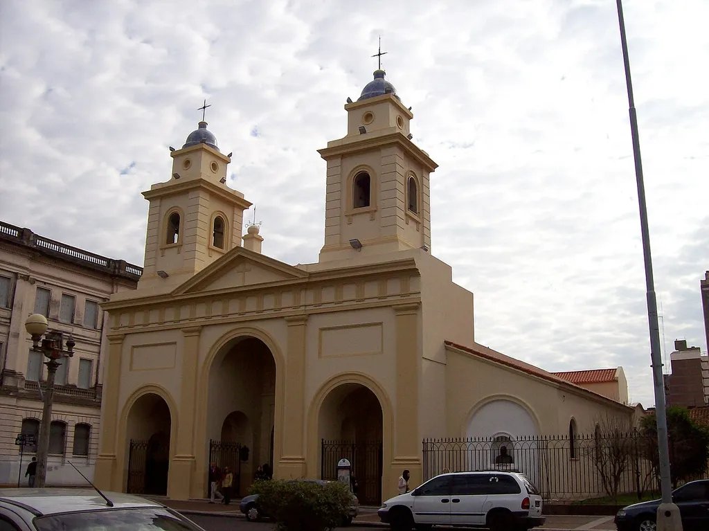 Vista exterior de la Catedral Metropolitana de Santa Fe de la Vera Cruz