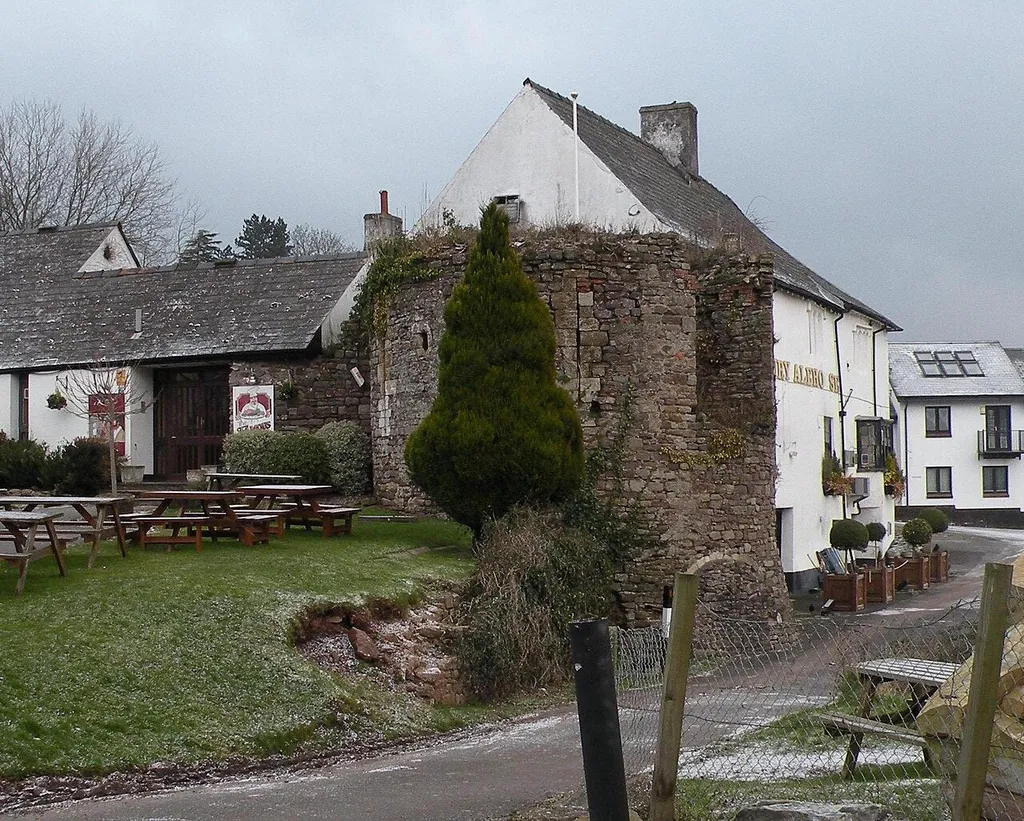 ruine d'un chateau sur les bords de l'usk a caerleon, pays de galles