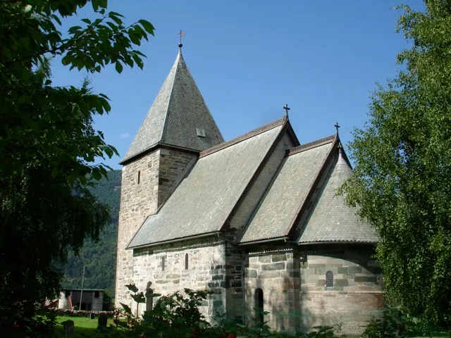 Bilete Hove steinkyrkje