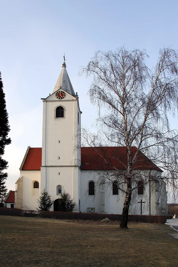 Parish church „zum hl. Kreuz“ - Steinbrunn.