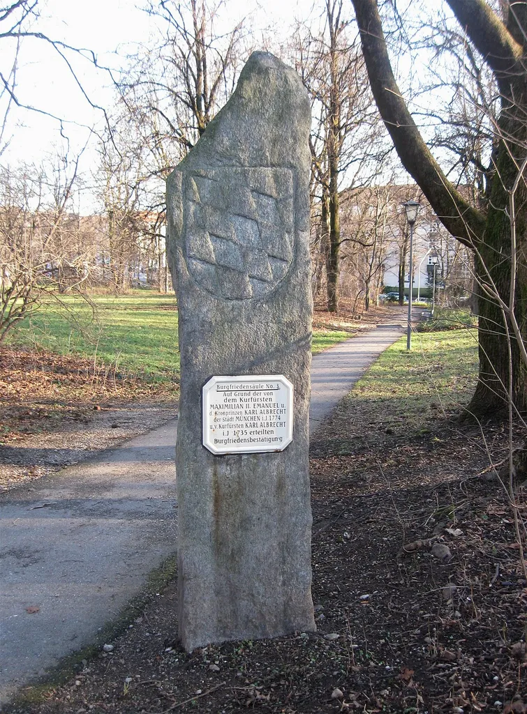 Theresienhöhe; Burgfriedensstein, 18. Jh.