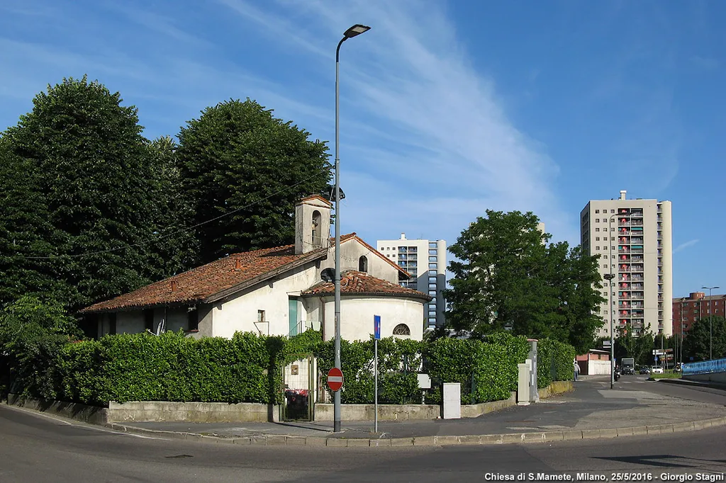 Milano, la chiesa di San Mamete in via Bovisasca angolo via Chiasserini.