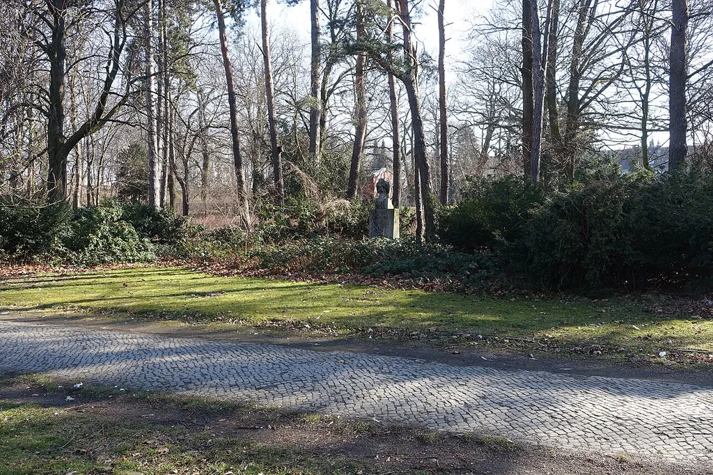 Green area at the station Alt-Reinickendorf