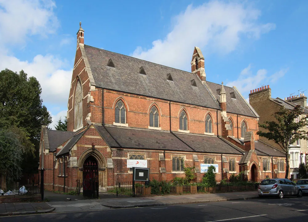London Hanley Road St Saviour (John Salmon CC-BY-SA2.0)