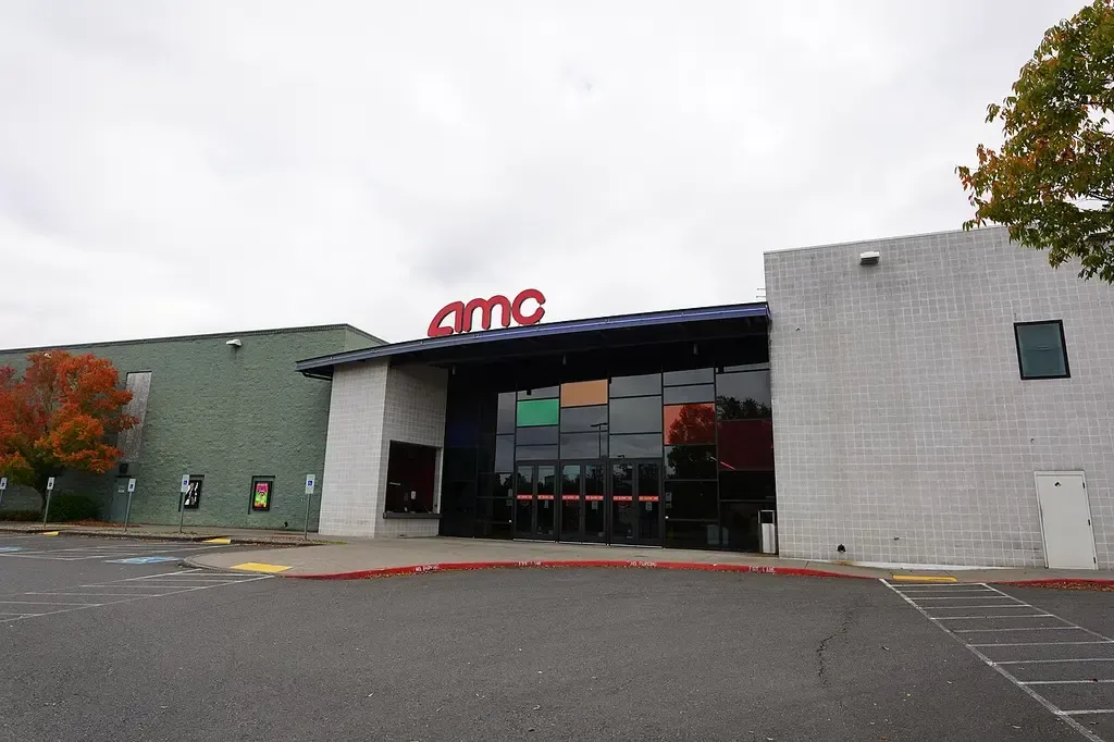 AMC CLASSIC Mill Plain 8