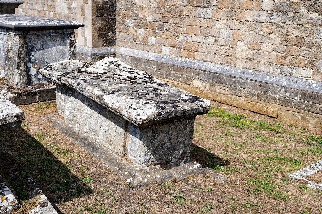 West Malling: Chest tomb approximately 3 metres south of nave of Parish Church of St Mary the Virgin, Grade II