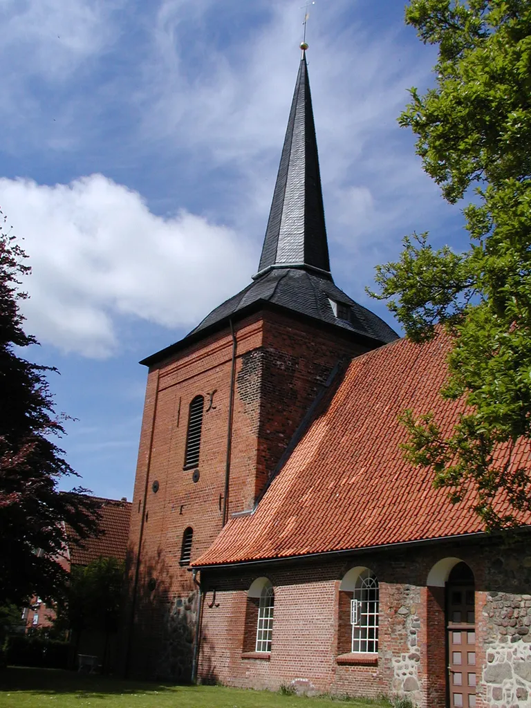 Kirchturm von Oste gesehen
