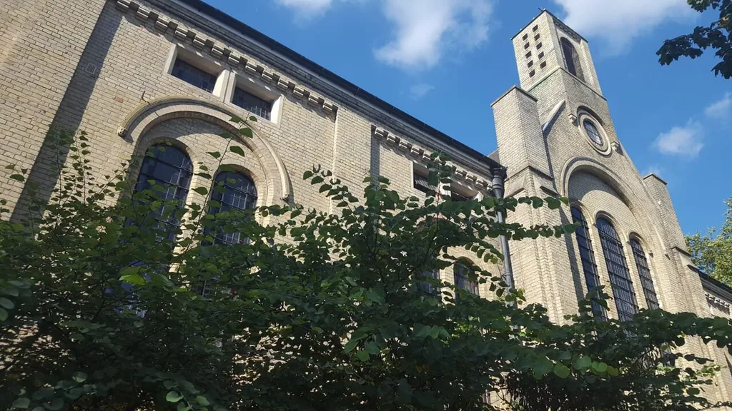 St Peter's Church Cephas Street E1 4AA