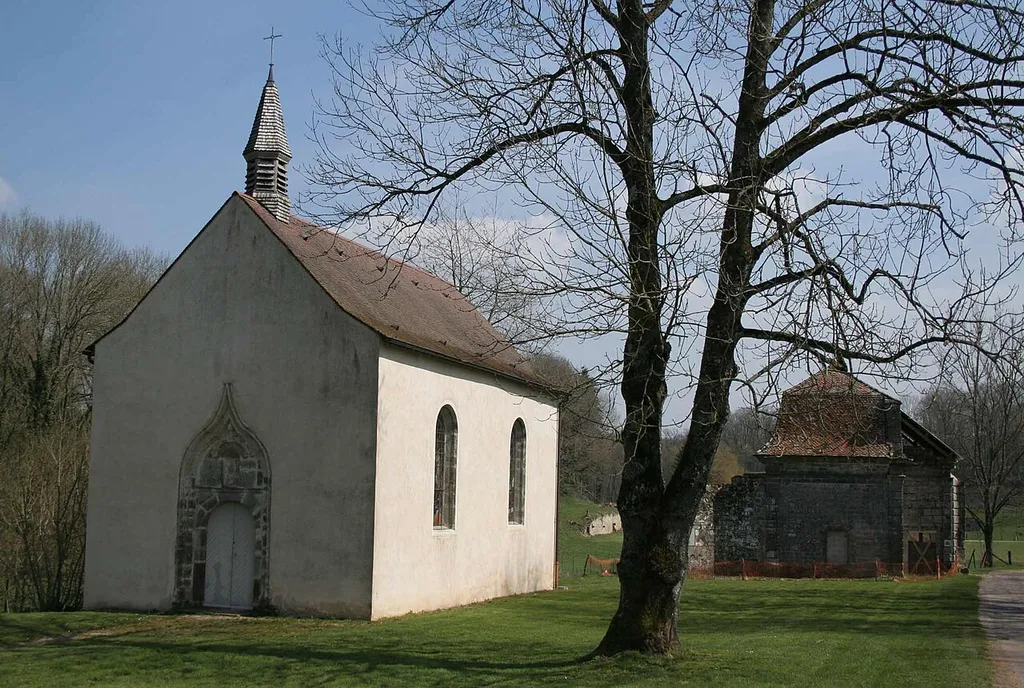 Chapelle à l'entrée du sîte en 2007