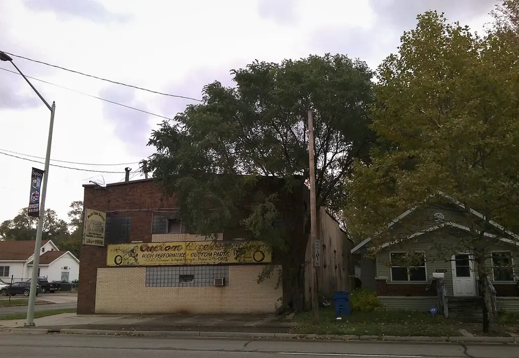 Southlawn Theater