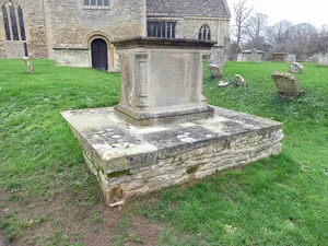 Chest tomb to Ann Yarnton and William Breakspear, in churchyard of St Mary's, circa 22 metres south of south transept