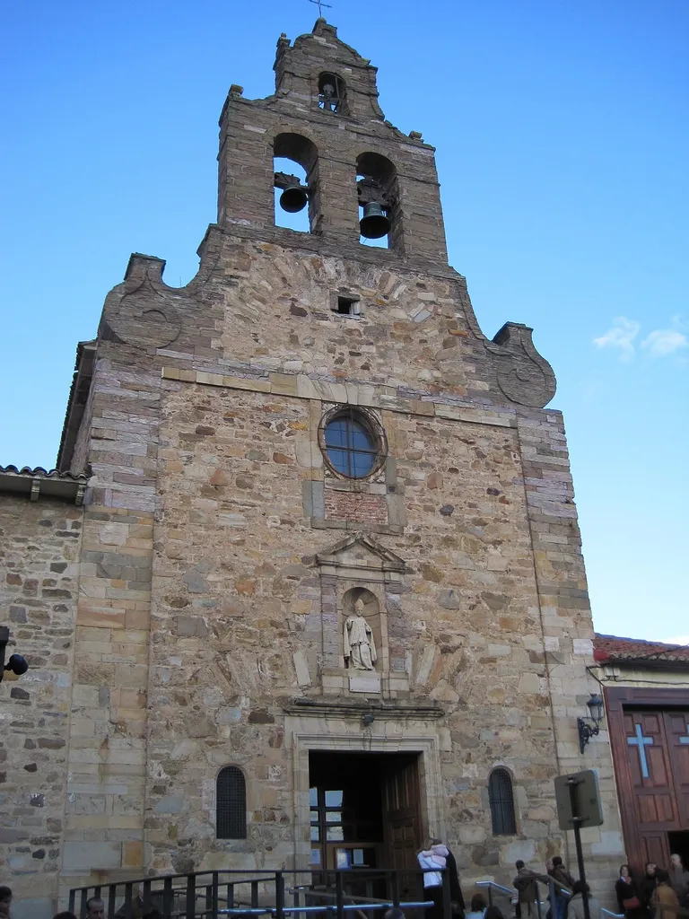 Fachada de la iglesia de San Francisco, Astorga (León, España).