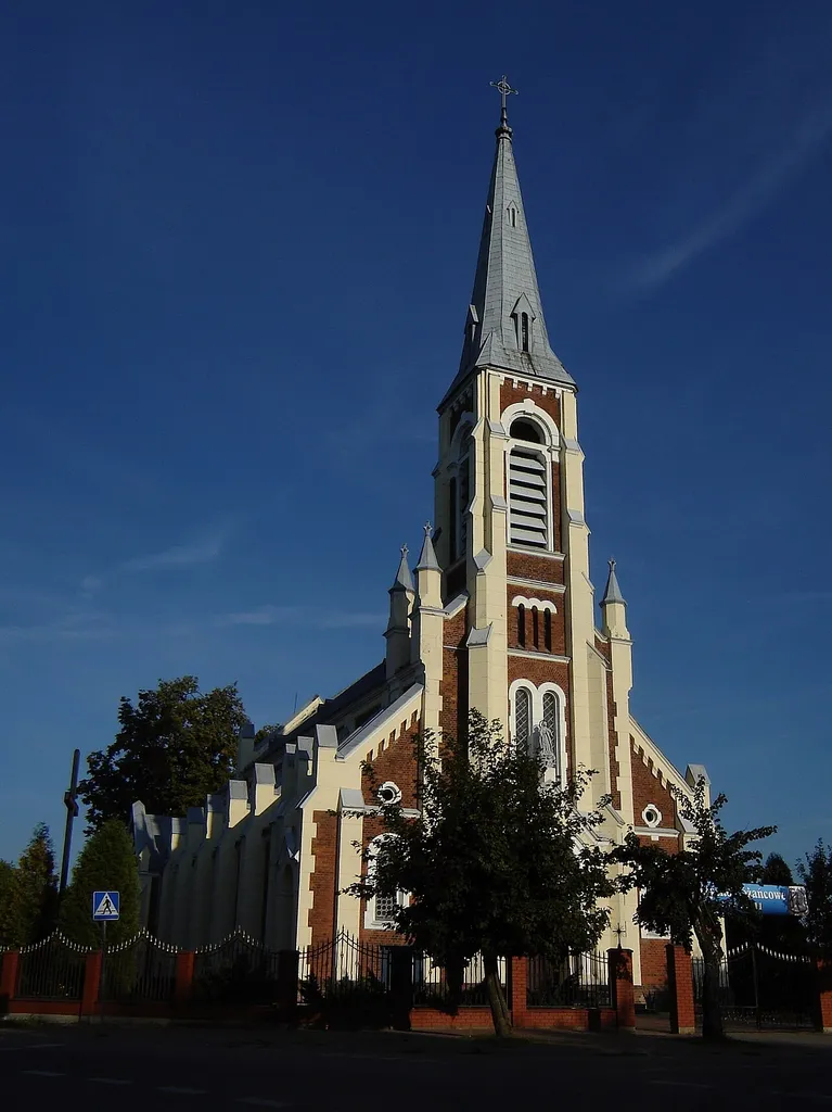 Zabytkowe sanktuarium Krzyża Świętego w Jadowie, powiat Wołomiński.