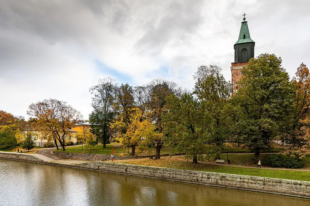Turku Cathderal and the Aura River with the Cathedral Park in between.