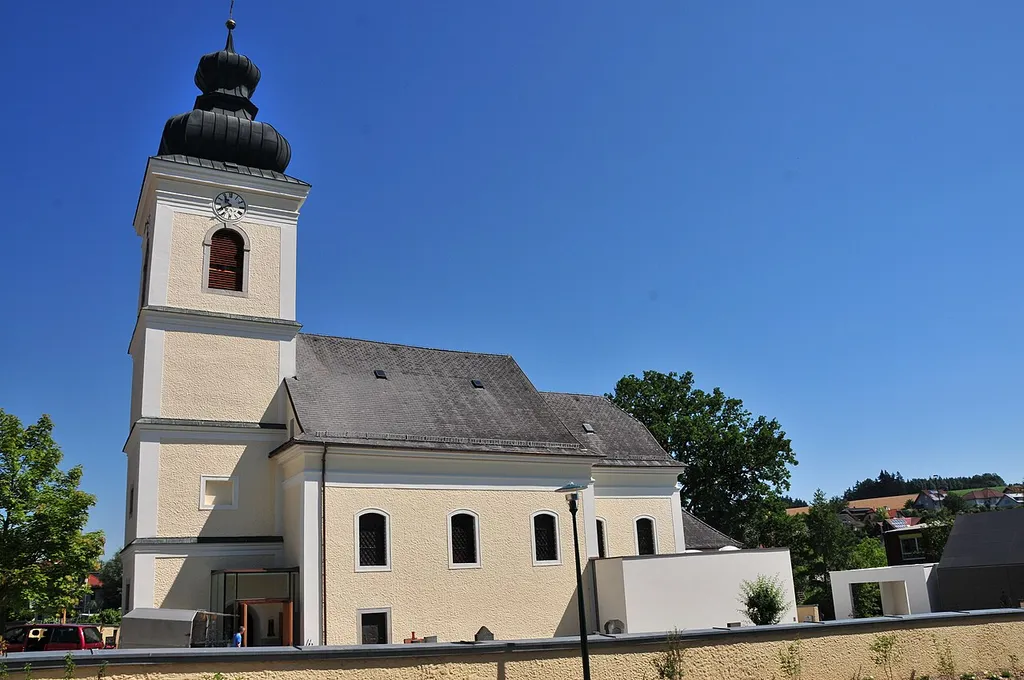 Kath. Pfarrkirche hl. Stephan und Friedhof