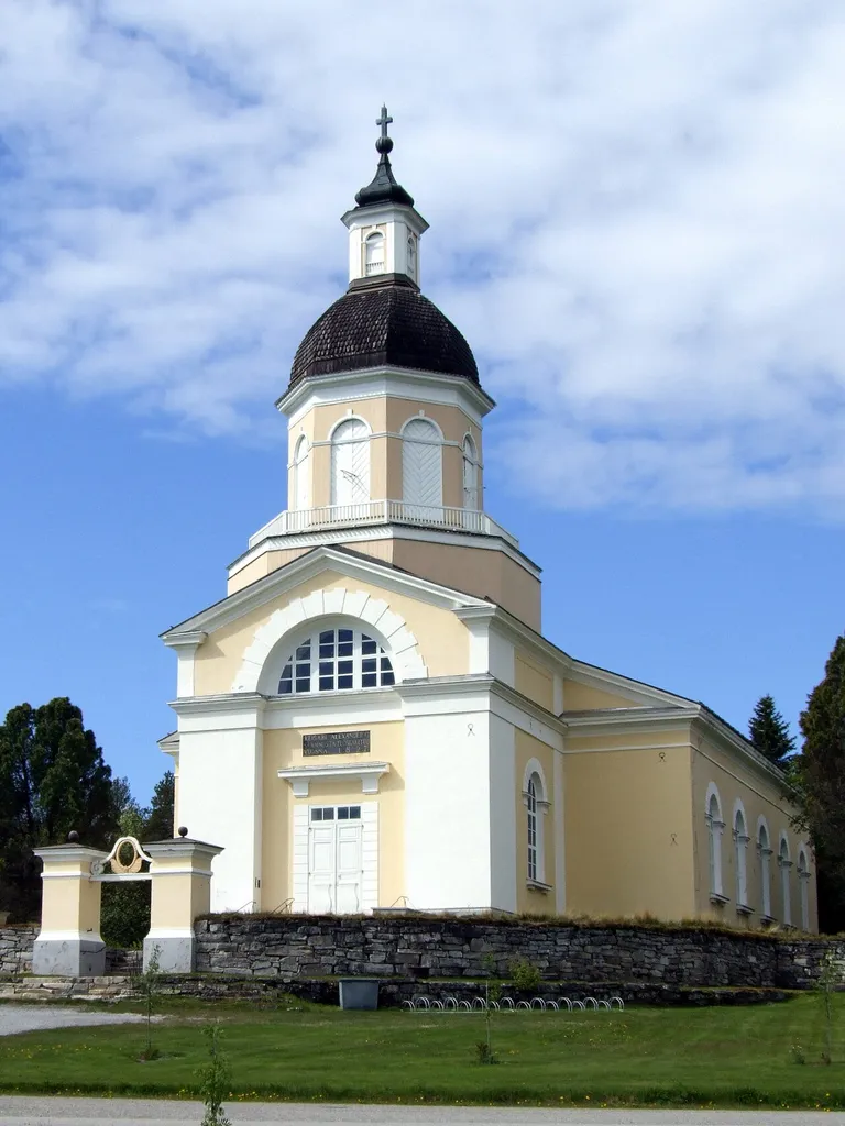 Keminmaa church. It was designed by Carl Ludvig Engel and built in 1827.