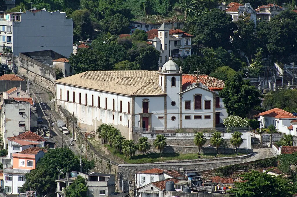 Convento de Santa Teresa, no Morro de Santa Teresa, visto da Cinelândia (Alto do Edifício 51).