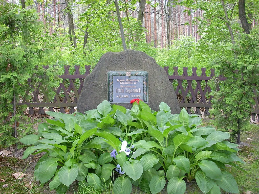 Denkmal für den Feuerwehrmann Erich Zepernick zwischen Burghammer und Burgneudorf (Spreetal)