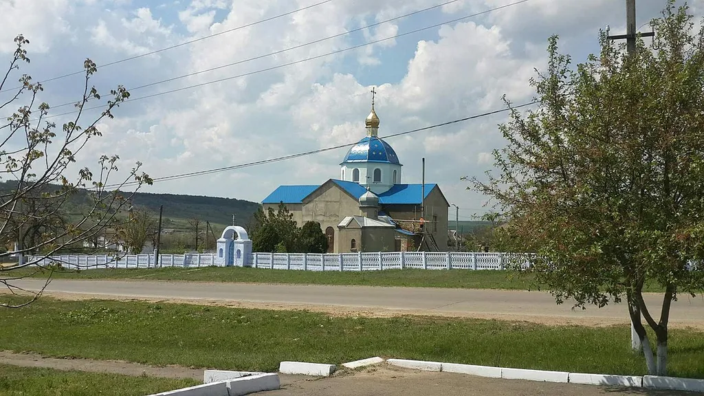 Село Новоукраинка. Церковь.