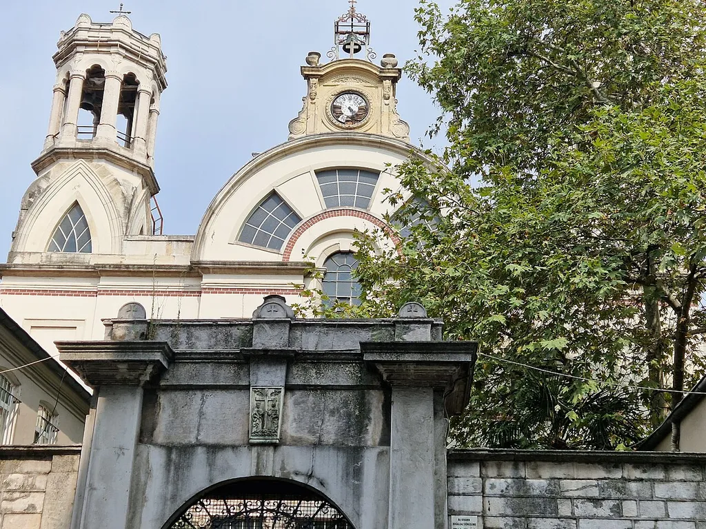 Fassade der griechischen St.-Konstantin-und-Helena-Kirche in Pera, Konstantinopel
