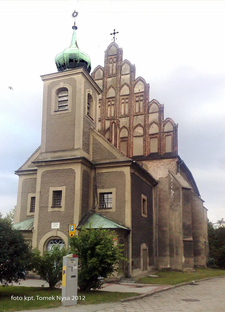 Nysa, ul. Rynek Garncarski - kościół franciszkanów, ob. ewangelicki p.w. św. Barbary (foto kpt. Tomek Nysa 2012)