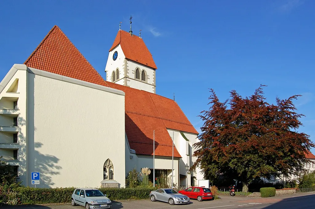 Die katholische St.-Jodokus-Kirche im Ortskern.