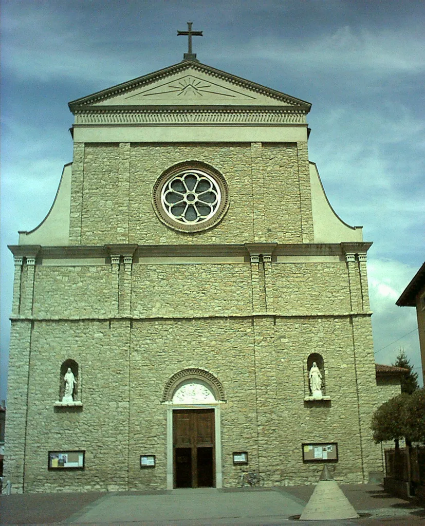 Parish Church of Mozzo, Bergamo, Italy photo by Cruccone