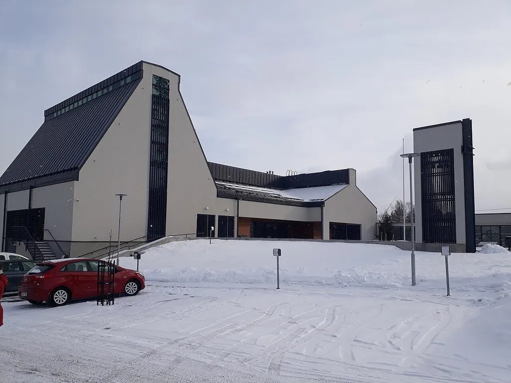Söderkullan vuonna 2018 valmistunut kirkkorakennus. Kuvattu maaliskuussa 2019. Kirkkoa käyttävät Sipoon suomalainen ja ruotsalainen seurakunta.
