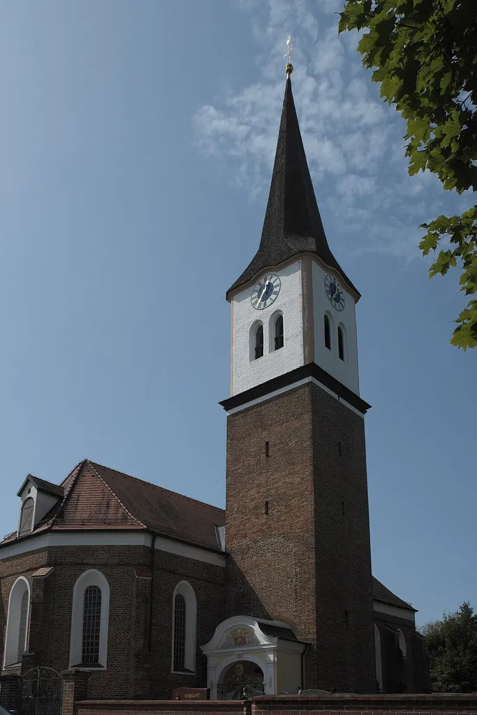 Katholische Pfarrkirche Johannes Baptist und Johannes Evangelist in Steinkirchen im Landkreis Erding (Bayern/Deutschland), Glockenturm