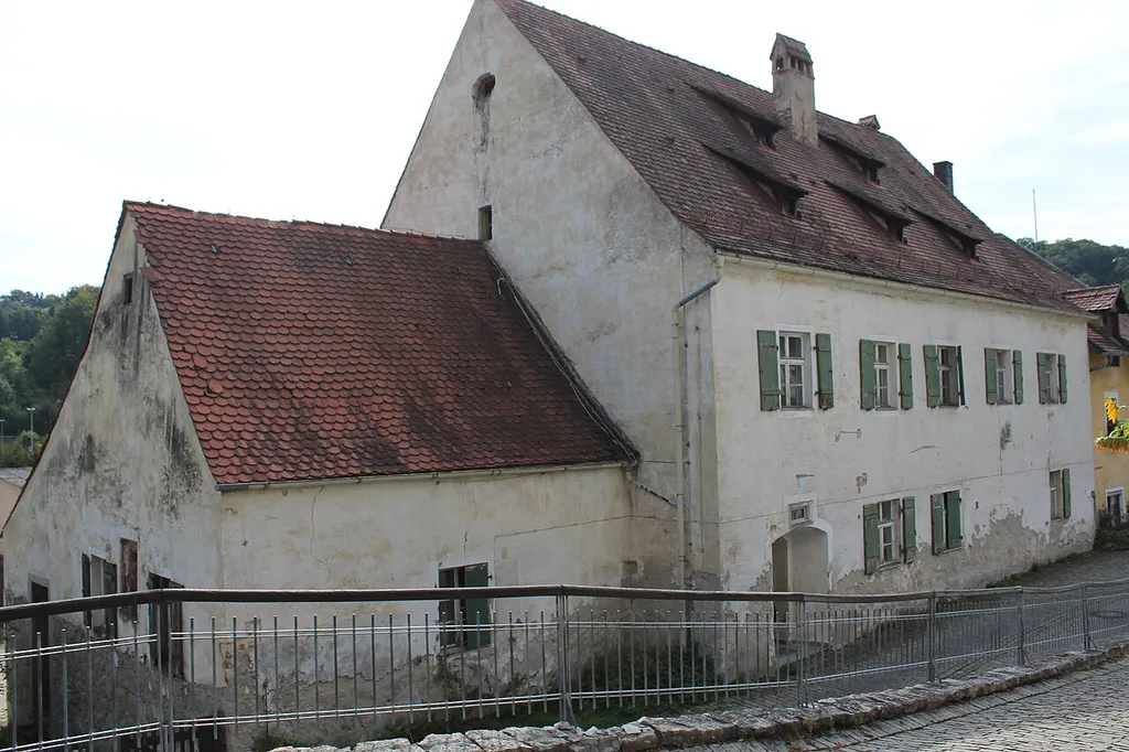 This is a photograph of an architectural monument.It is on the list of cultural monuments of Bayern, no. D-3-71-132-13.