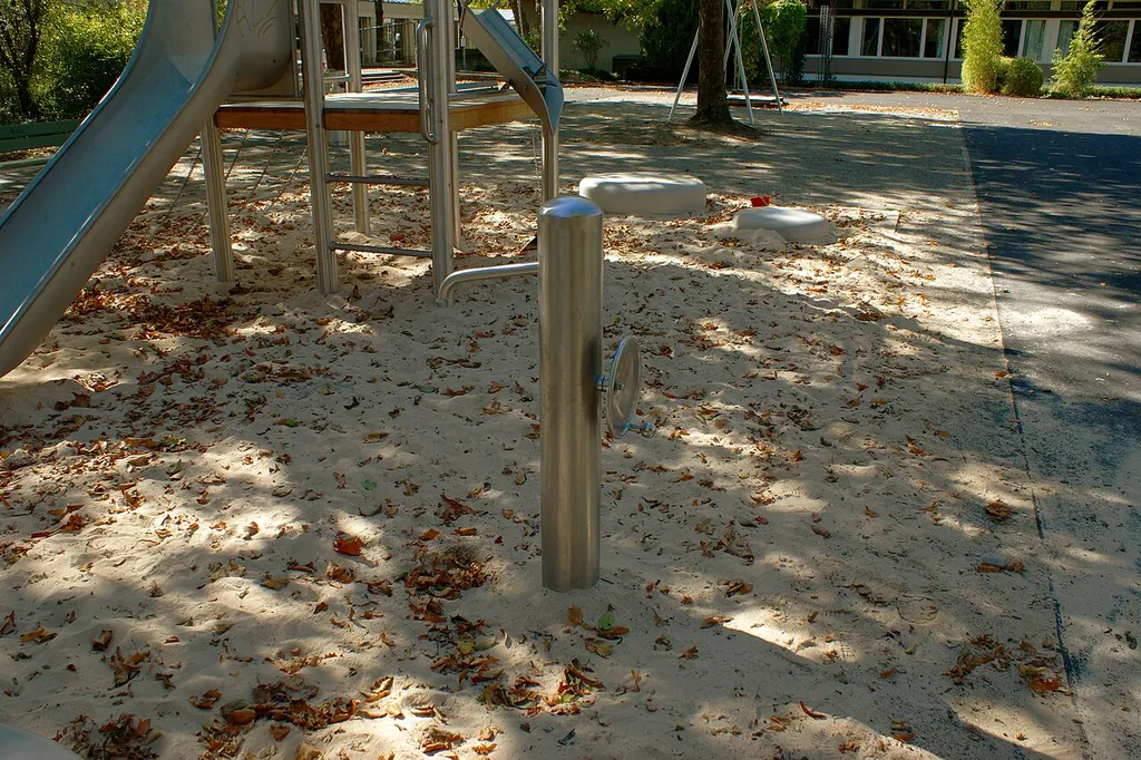 play fountain playground Steigerhubel schoolhouse