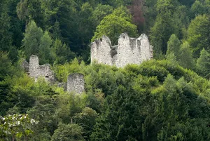 Burgruine Rattenberg und Reste der Stadtbefestigung
