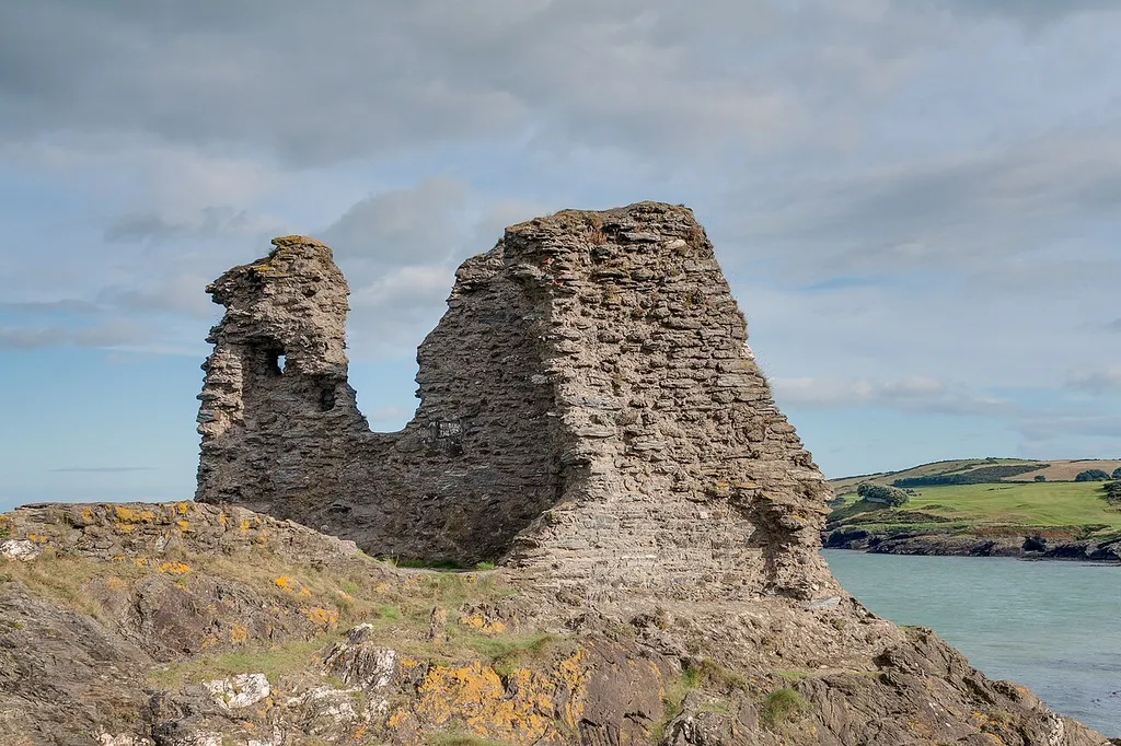 Close view of the remainings of the south tower of Black Castle, looking south-east.