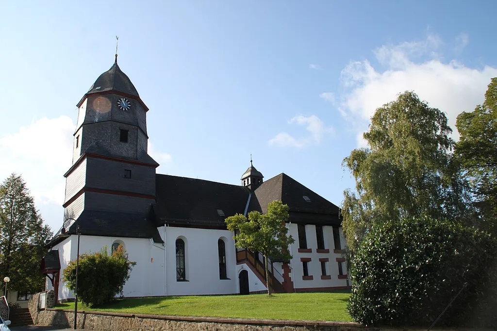 Ev. Kirche Dutenhofen This is a picture of the Hessian Kulturdenkmal (cultural monument) with the ID 25300 (Wikidata)