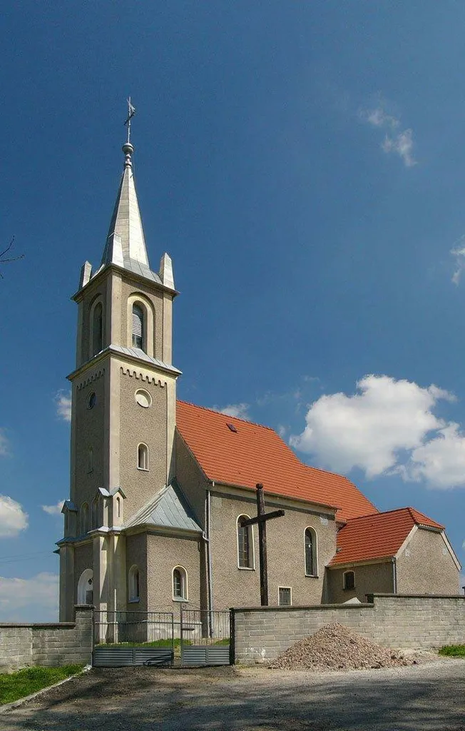 Paździorno - rzymskokatolicki kościół filialny p.w. śś. Piotra i Pawła, 1419, 2 poł. XVI, 1882.