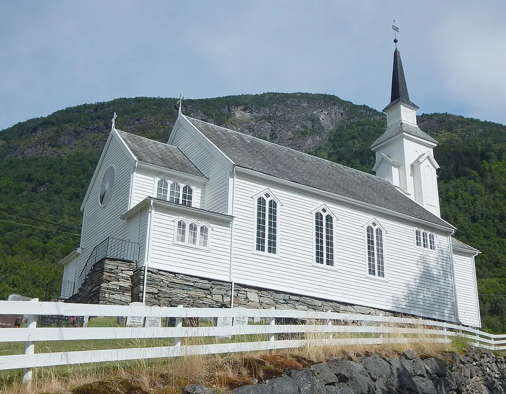 Ølmheim kirke (tidl. Norum kirke) i Sogndal kommune