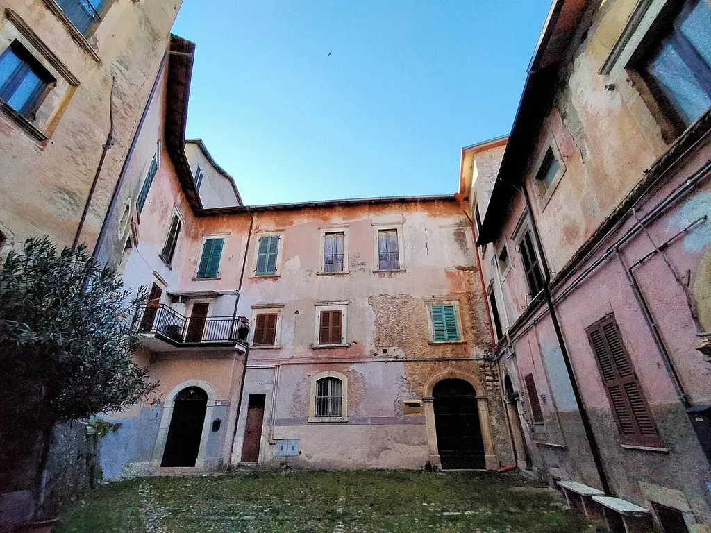 Castello-palazzo De Ponte-Vetoli a Corcumello