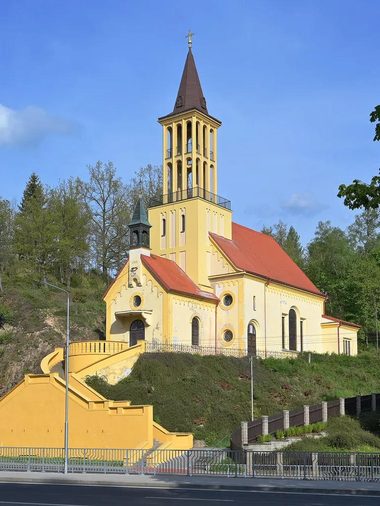Dalovice (okres Karlovy Vary) - kostel Panny Marie Utěšitelky.