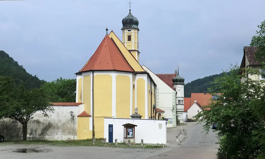 Kollegiatstift Heilig Geist, Neuessing Native name Heiligen-Geist-Kirche Location Essing, Lower Bavaria, Germany Coordinates 48° 56′ 03.84″ N, 11° 47′ 21.84″ E Established 1367 Authority file : Q1779309 institution QS:P195,Q1779309