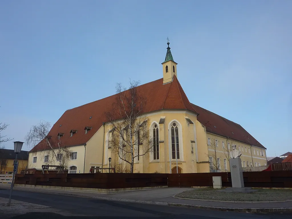 Ehem. Franziskanerkloster, Maurer- und Dachdeckermuseum, Franziskanerplatz 9, Langenlois, Niederösterreich This media shows the protected monument with ObjektID 54738 in Austria. (Commons, de, Wikidata)