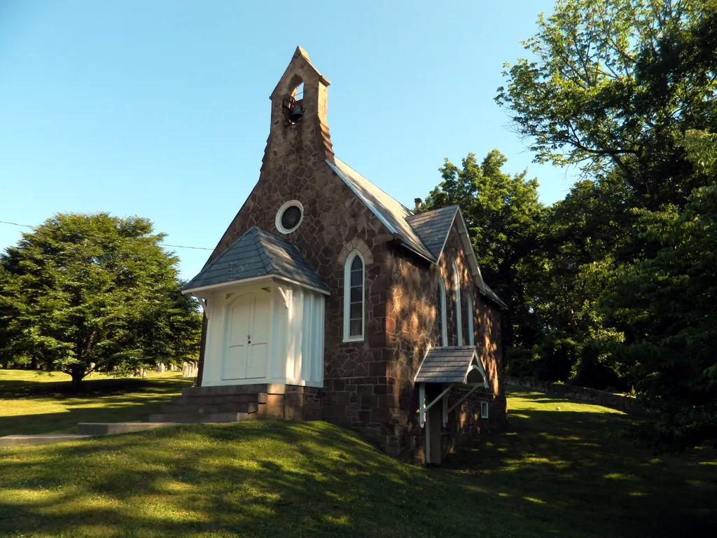 Built in 1742, this chapel became the the meeting place and house of worship for a break-off group of Neshaminy-Warwick Presbyterian Church. The building remained active until 1758 when the two congregations were reunited under Pastor Charles Beatty's leadership. Since then, the building has received several renovations but is largely still the same as it was left in 1758.