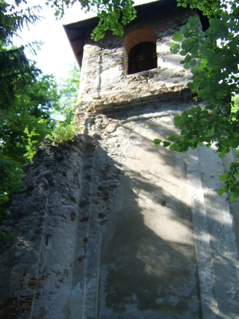 Der Kirchturm der St. Niklauskirche in Elsenau (Schäffern)