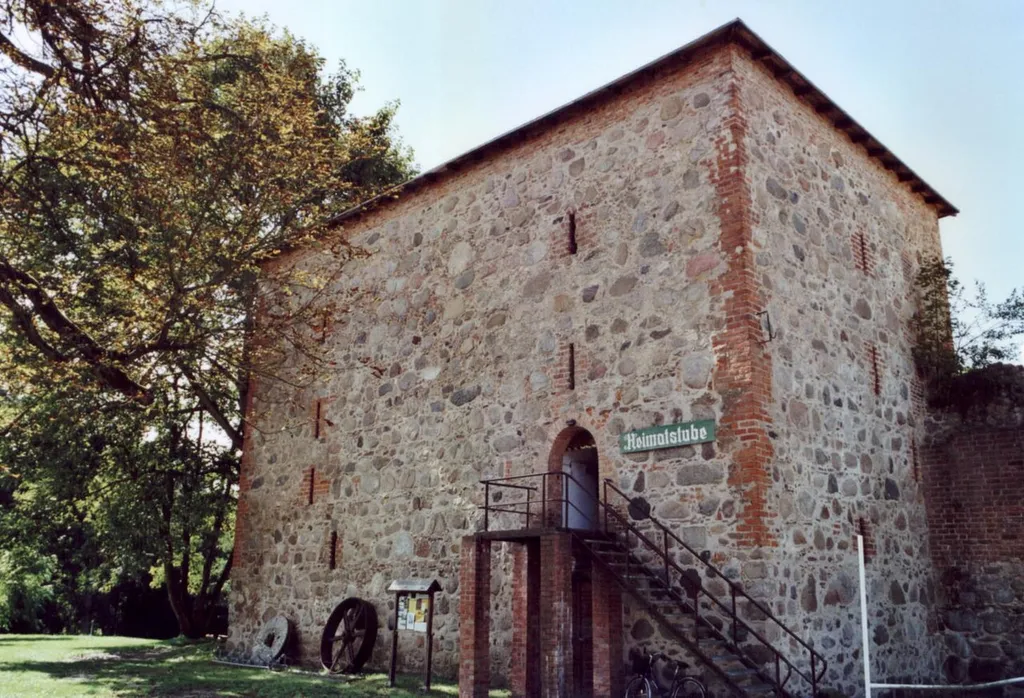 Burg Gerswalde, sog. neue Kemenate, selbst fotografiert, MacElch (Rainer Kunze), 2006